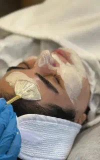 پاکسازی وجوانسازی پوست ومزوتراپی پوست ومو