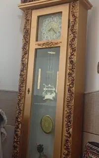 ساعت ایستاده طلایی
