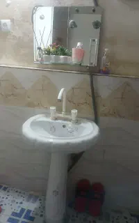 روشویی به همراه شیرآب وآینه