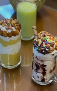 همکار ماهر یا نیمه ماهر در بستنی فروشی