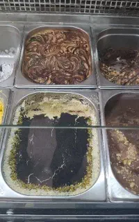 استخدام خانم در کافه بستنی