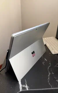 surface pro 9 درحد نو بدون خط و خش