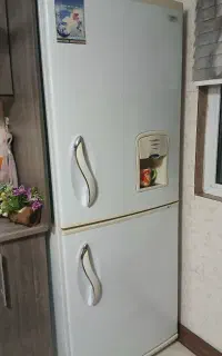 یخچال آیسان