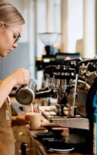 کمک باریستا (فقط خانوم)