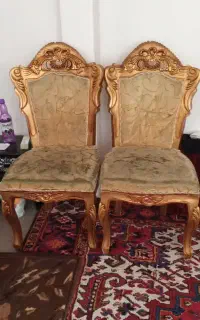 ۹ عدد مبل چوبی کنده کاری که نیاز به تعمیر دارن