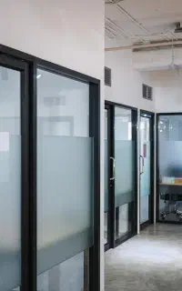 منشی خانم، مشاور املاک