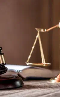 وکیل پایه یک دادگستری