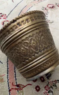 سطل برنزخیلی قدیمی دست ساز قلم زنی شده