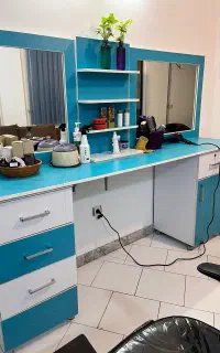 میز و کمد به همراه آئینه برای سالن های آرایشی