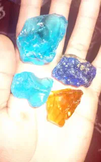 کریستال خوش رنگ و زیبا