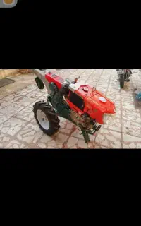 شخم زدن مزرعه با تیلر کشاورزی