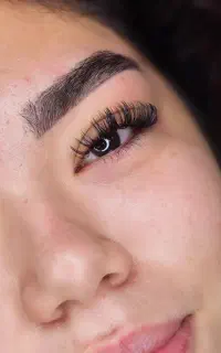 اکستنشن مژه نیازمند مدل هستیم