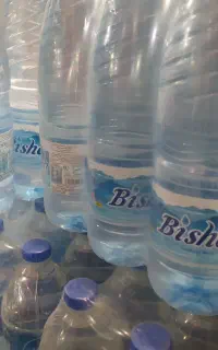 بطری خالی جای آب معدنی
