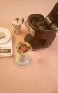 قهوه ساز برقی،قهوه ساز موکاپات،پیکنیک کوچک،ترازو