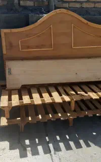 تخت چوبی محکم و سالم