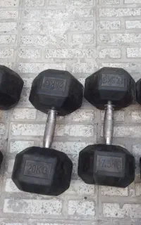 دمبل شش ضلعی تر و تمیز