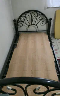 تخت یک نفره فلزی(فرفروژه)