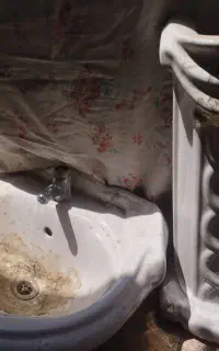 سنگ روشویی همراه شیر