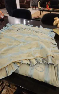 روتختی و یک پرده ست روتختی رو بالشت