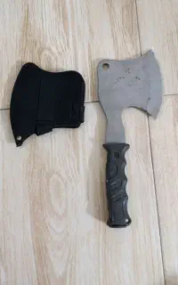 تبر چوب بری وکوهنوردی