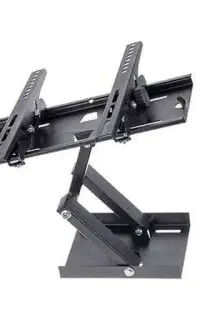 نصاب نصب و تعمیر گیرنده دیجیتال و پایه دیواری