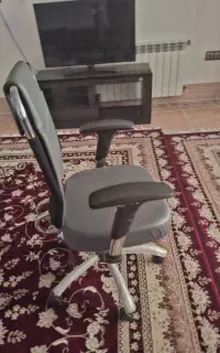 صندلی اداری درجه یک