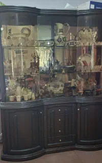 ویترین بزرگ ظرف