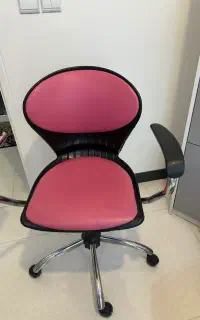 صندلی سالم و تمیزه