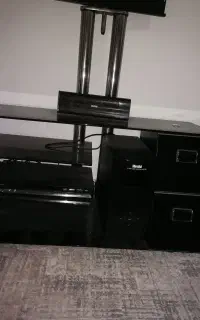 میزتلویزون شیشه ای