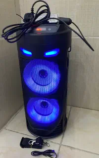 اسپیکر شارژی ۴ اینچ ارتفاع ۴۳ سانت بیس دار نو