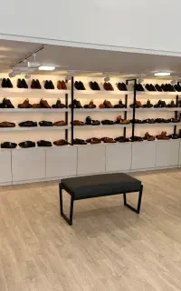 فروشنده کیف و کفش چرم