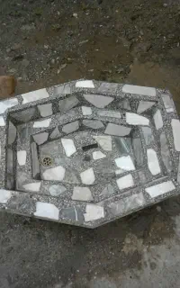 حوض اب داخل حیاط