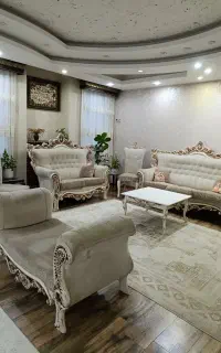 مبل سلطنتی کرم ۱۱نفره + میز عسلی و میز جلومبلی
