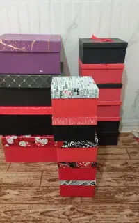 تعدادی باکس یا جعبه کادو نو