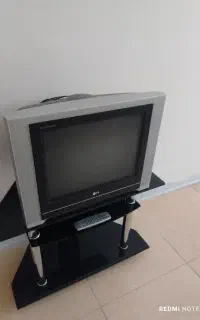 تلویزیون ال جی LG ساخت کره  و میز تلویزیون