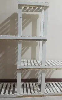 استند گل و میز تحریر وایت بردی