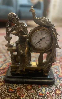 ساعت دکوری و مجسمه و تعدادی وسایل نو منزل