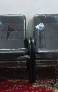 ۴ عدد صندلی اداری چرمی دسته‌دار، کاملاً نو