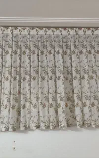 دو عدد پرده حریر گلدار، سالم و تمیز