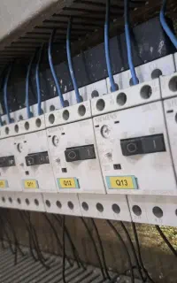 خدمات برق صنعتی وساختمان