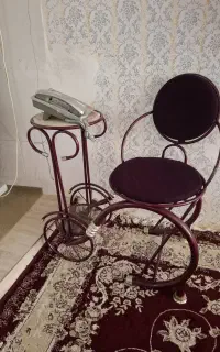 میز تلفن و ظرف و ظروف