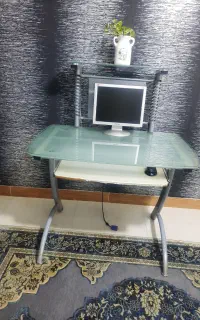 میز کامپیوتر .شیشه ای