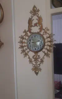 یک عدد ساعت برنز پنج کیلو است پنج ملیون هم قیمتش