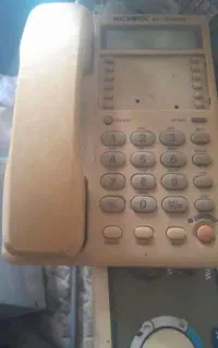 تلفن رومیزی قدیمی