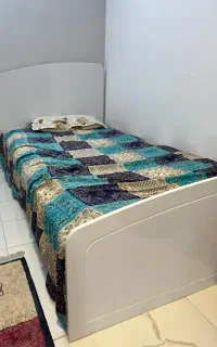 تخت تک نفره تمیز و مرتب رنگ سفید