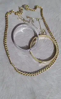 مقداری طلا