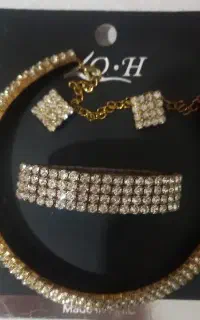 ست دسبند و گوشواره و گردن بند