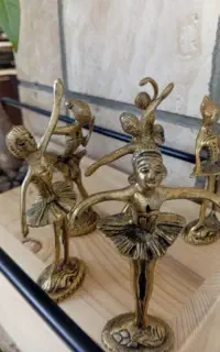 مجسمه فرشته های برنجی