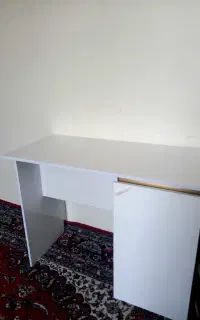 میز تحریر و لوازم آرایشی