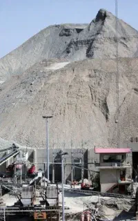 استخدام سرویس کار کامل و نگهبان برای معدن شن وماسه